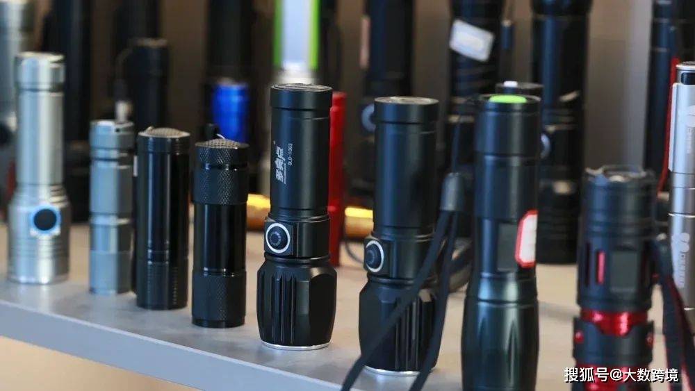 80亿！浙江小镇垄断全球市场瓦力棋牌游戏一支手电筒狂赚(图3)