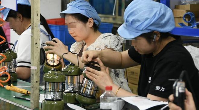 00家小厂包机出海狂揽80亿称霸全球瓦力棋牌游戏浙江小镇“反杀”义乌！8(图4)